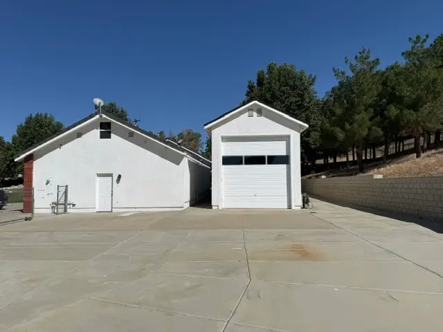 RV garage Leona Valley custom home