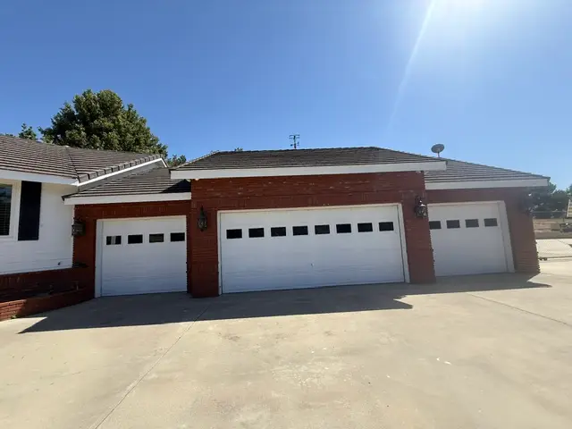 4 car garage Leona Valley custom home