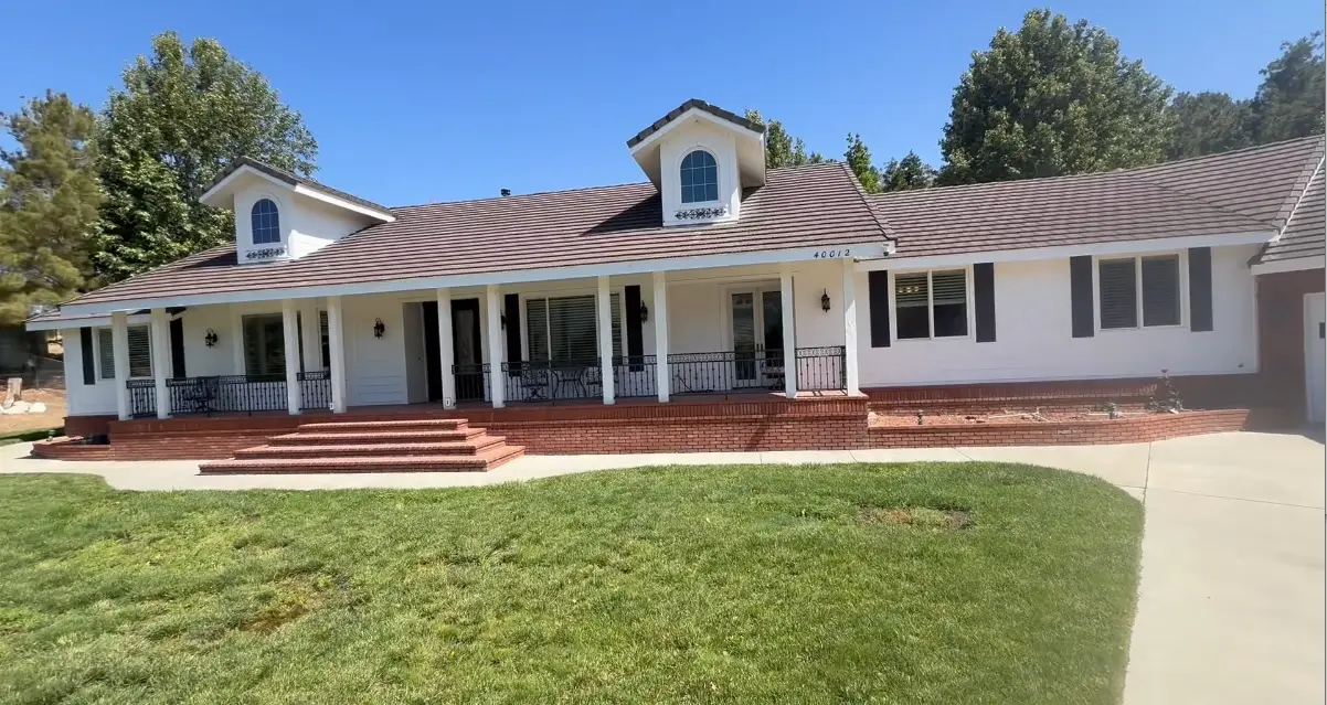Welcome to 40012 Valle View Lane, Leona Valley, CA.